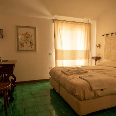 Alojamento de Acomodação e Pequeno-almoço Dei Buoni E Cattivi Cagliari