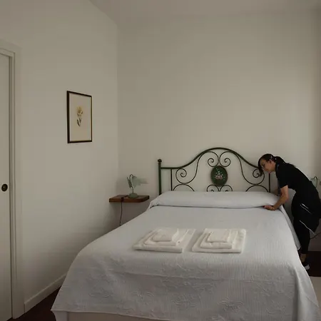 Dei Buoni E Cattivi Panzió 2*