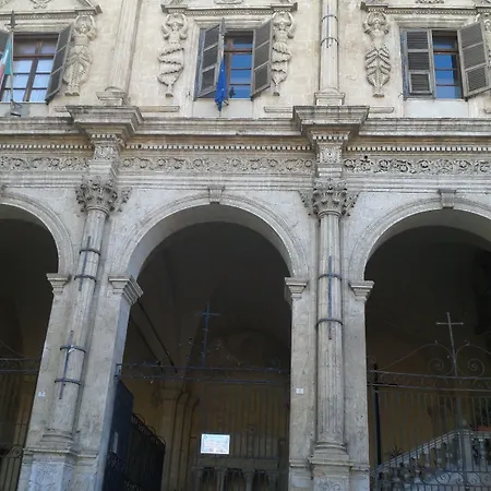 Alojamento de Acomodação e Pequeno-almoço Dei Buoni E Cattivi Cagliari