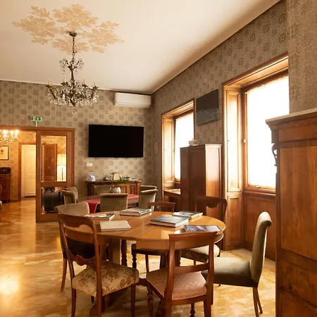 Dei Buoni E Cattivi Oda ve Kahvaltı