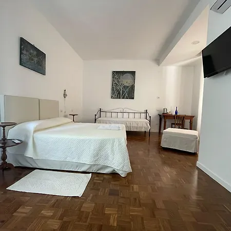 Dei Buoni E Cattivi Bed and breakfast 4*